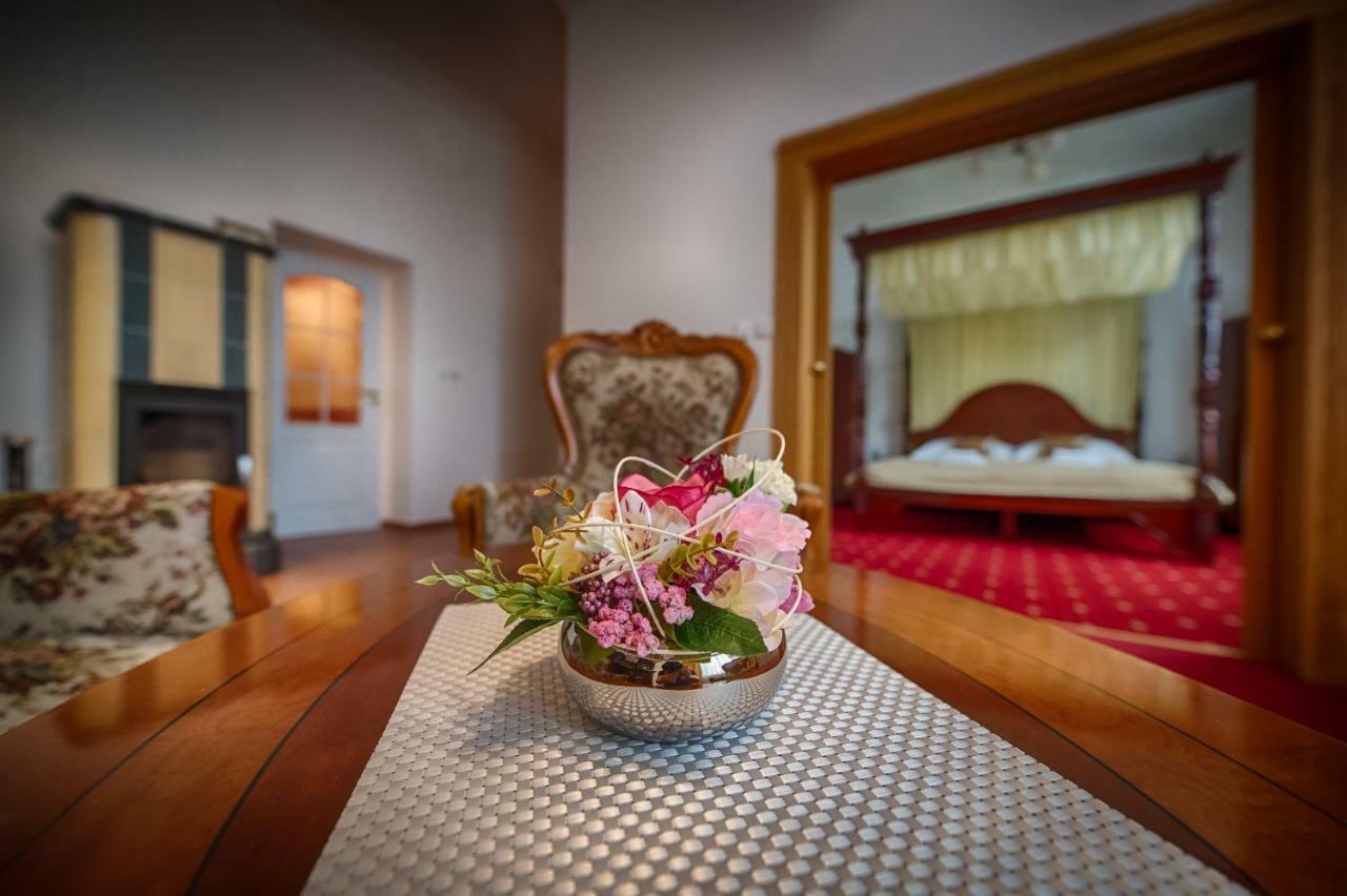 Hotel Zlaty Orel 오스트라비체 외부 사진