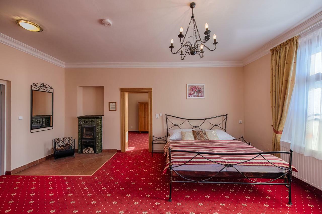 Hotel Zlaty Orel 오스트라비체 외부 사진